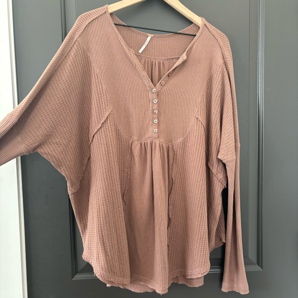 Free People Heartbreaker Thermal Oversized Babydoll Henley Buttoned Top Size L - Picture 3 of 8